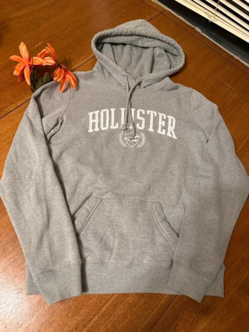 Women’s Gray Pullover Hoodie with Varsity Front Graphic, S